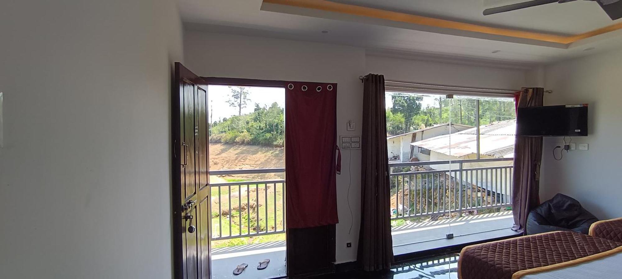 Glasshouse Retreat By The Jungle Stay Groups Valparai Exterior photo